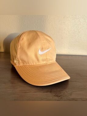 Nike Womens Featherlight Hat DRI-FIT Adjustable Tennis Baseball Celestial Gold